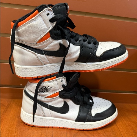Nike Air Jordan Retro Black White Orange Sneakers - Picture 3 of 10